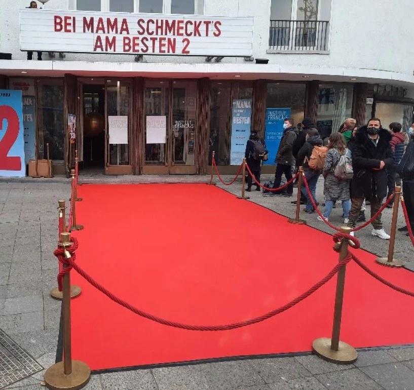 roten-teppich-günstig-kaufen-Berlin-red-carpet-velours-teppiche-rollenware-event-veranstaltung roten-teppich-günstig-kaufen-Berlin-red-carpet-velours-teppiche-rollenware-event-veranstaltung