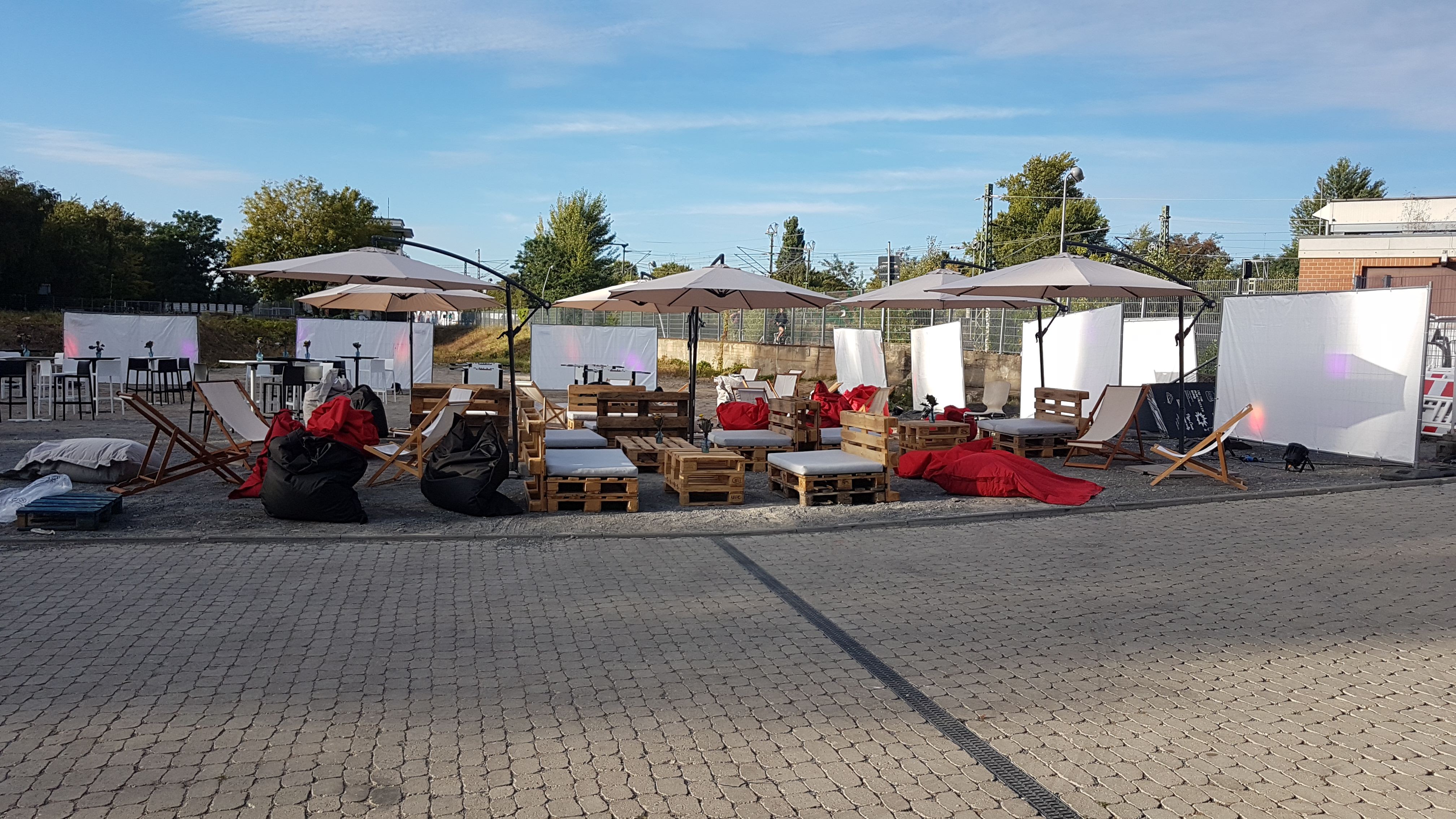 Sonnenschirm-mieten-Berlin-Vermietung-sonnenschirme-verleih-günstig-mietmöbel-charlottenburg-01 Sonnenschirm-mieten-Berlin-Vermietung-sonnenschirme-verleih-günstig-mietmöbel-charlottenburg-01